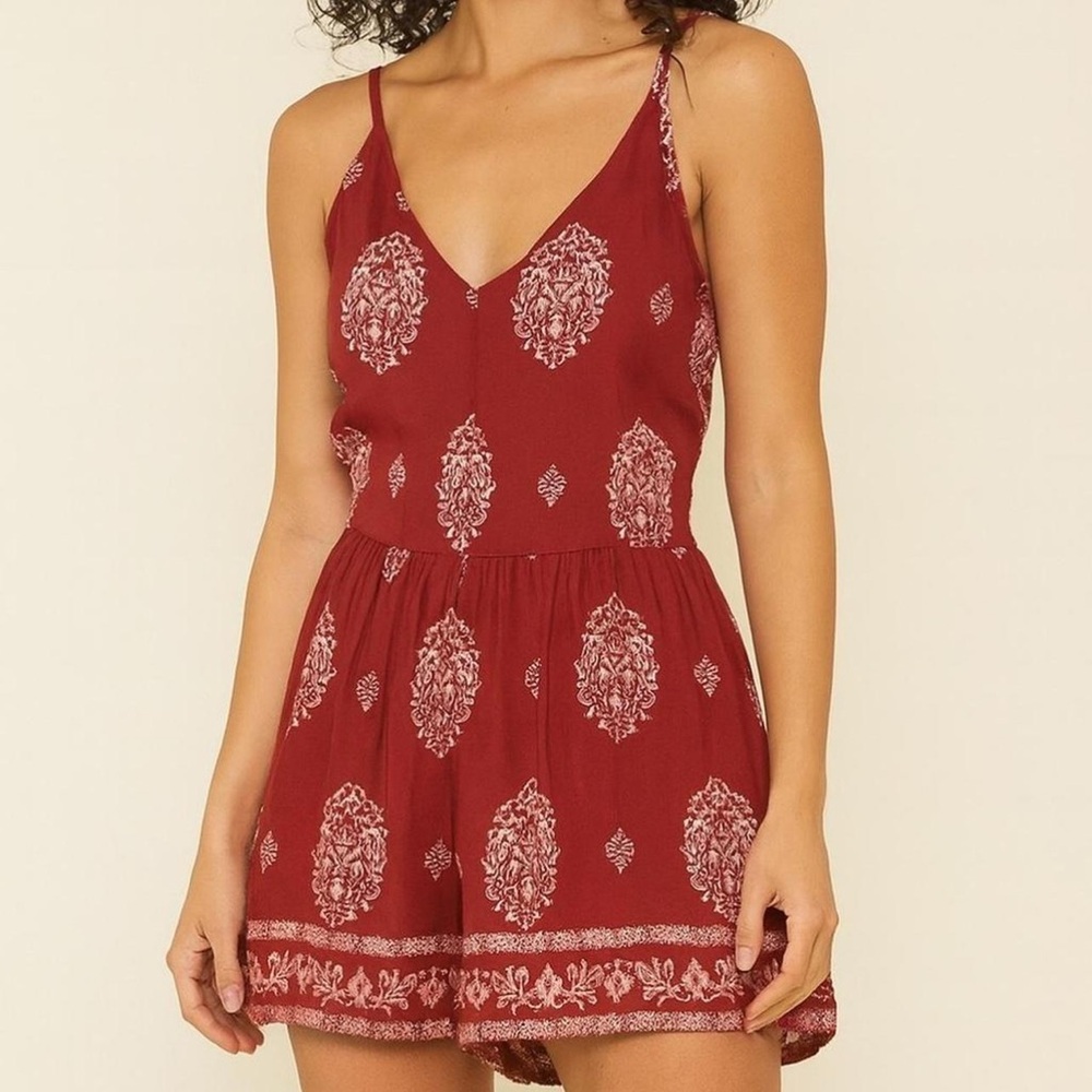 Forever21 Burgandy and white cross back‎ flowy romper Size Small